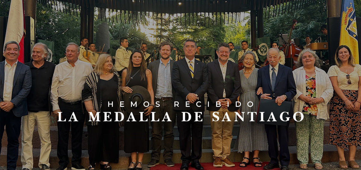 ¡Donde Golpea el Monito recibe la Medalla de Santiago!