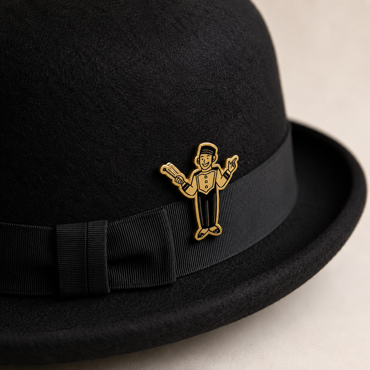 Pin Monito Bronce