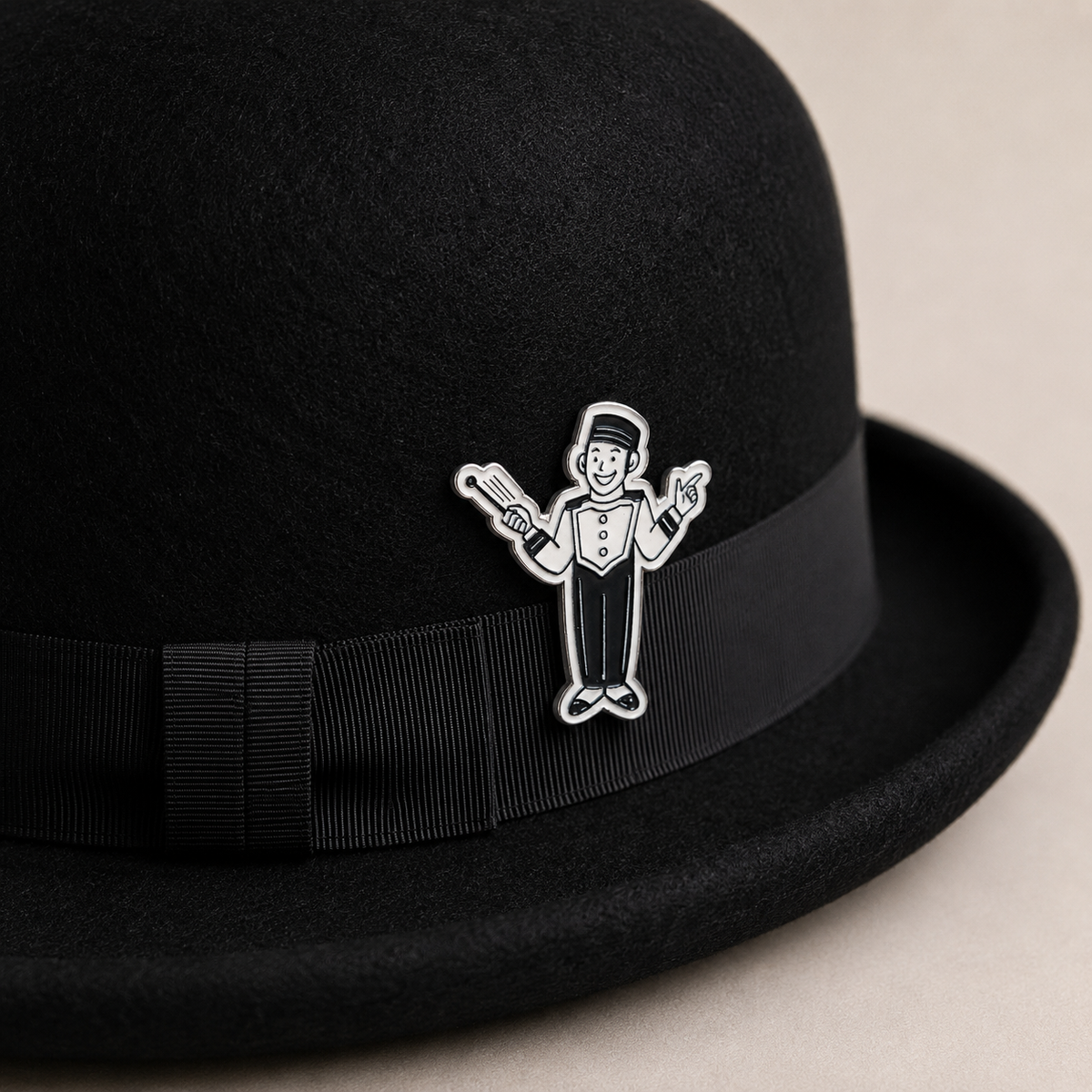 Pin Monito Plata